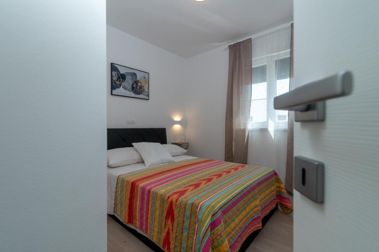 Apartman Lotos Apartamento Trogir Exterior foto