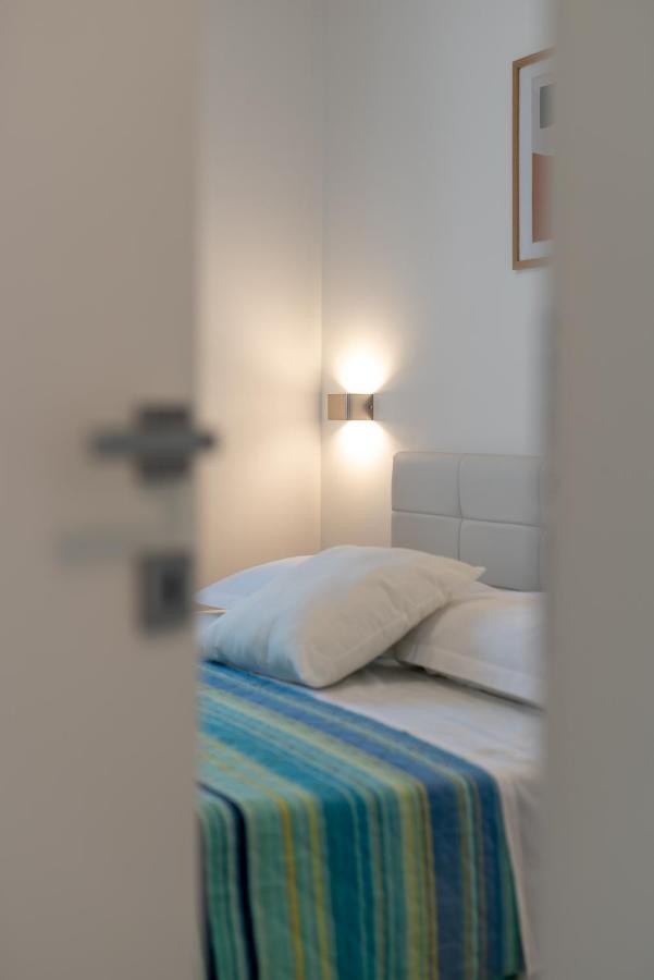 Apartman Lotos Apartamento Trogir Exterior foto